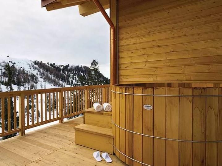 Chalet Carlina Juliette - with infrared sauna and hot tub - Sunday to Sunday