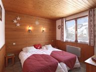 Chalet Sabot de Venus with outdoor hot tub-7
