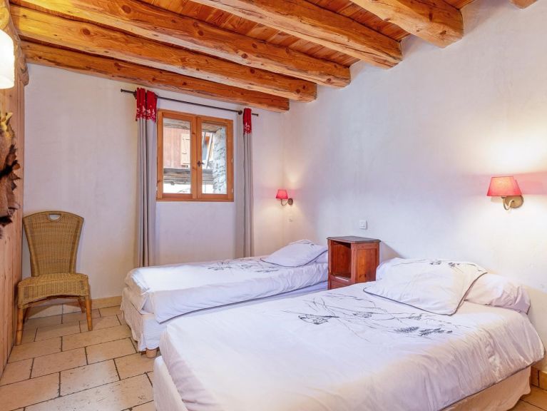 Chalet Coeur du Paradis with sauna