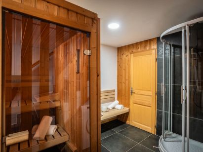 Chalet Lacuzon with private sauna and outdoor whirlpool-2