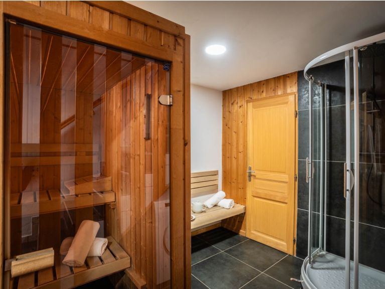 Chalet Lacuzon with private sauna and outdoor whirlpool