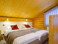 Chalet Les Frasses with private sauna and outdoor whirlpool-7