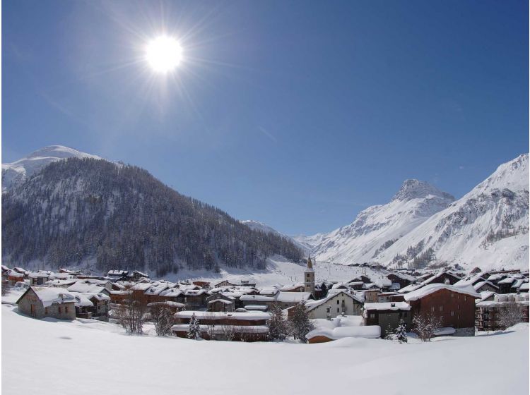 Ski village Winter sport village with atmosphere, plenty to do for snowboarders-1