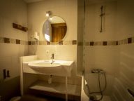 Chalet du Cocoon Pierra Menta 1 with sauna and shared outdoor hot tub-13