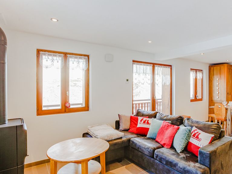 Chalet Les Violettes with private sauna