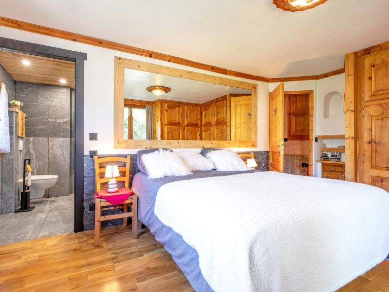 Chalet Villaroger with outdoor whirlpool and infrared sauna