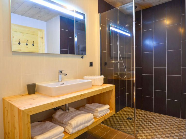 Chalet Les Frasses with private sauna and outdoor whirlpool