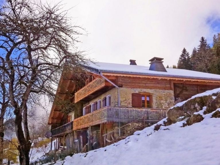 Chalet Petit Châtel with outdoor whirlpool