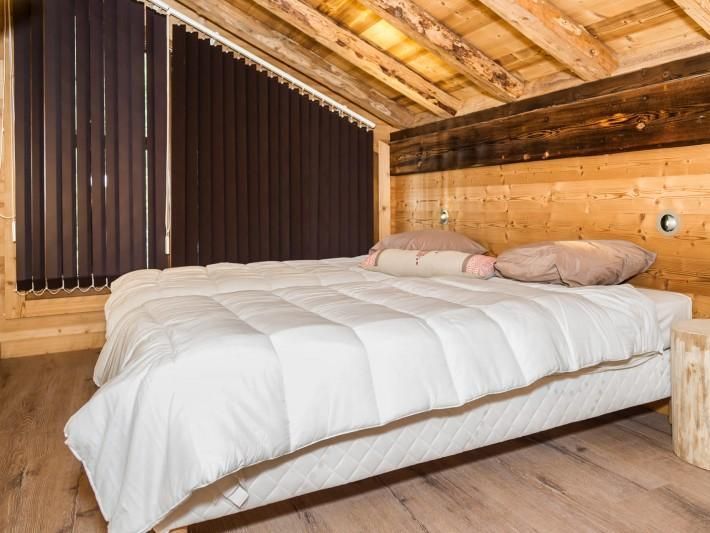 Chalet Les Bucherons with outdoor hot tub