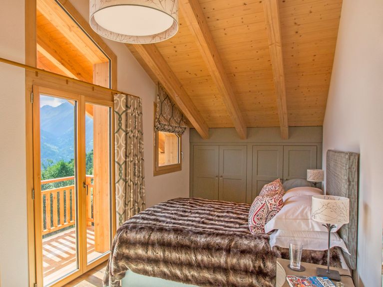 Chalet Des Etoiles Les Masses with outside whirlpool