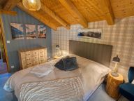 Chalet Les Oisillons with outdoor sauna-11