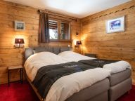 Chalet Le Hameau des Marmottes with family room and sauna-45