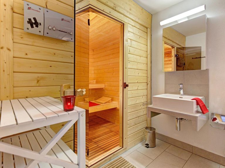 Chalet sur Piste with private sauna