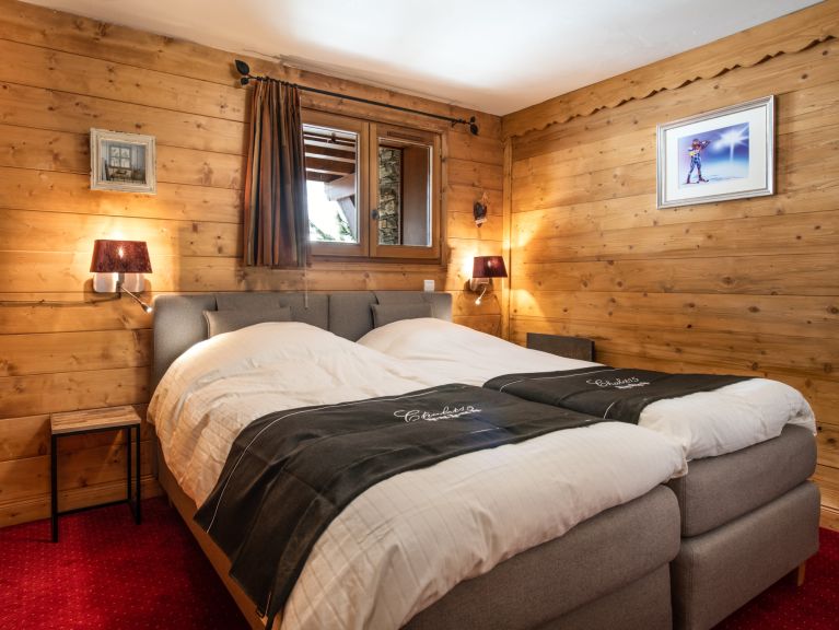 Chalet Le Hameau des Marmottes with family room and sauna
