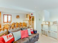 Chalet Les Violettes with private sauna-4