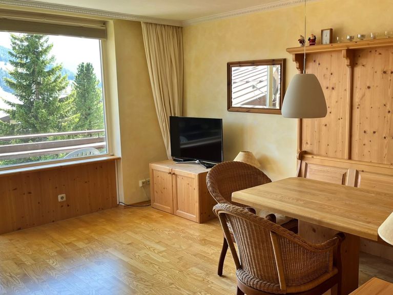 Apartment Hoss Top 14