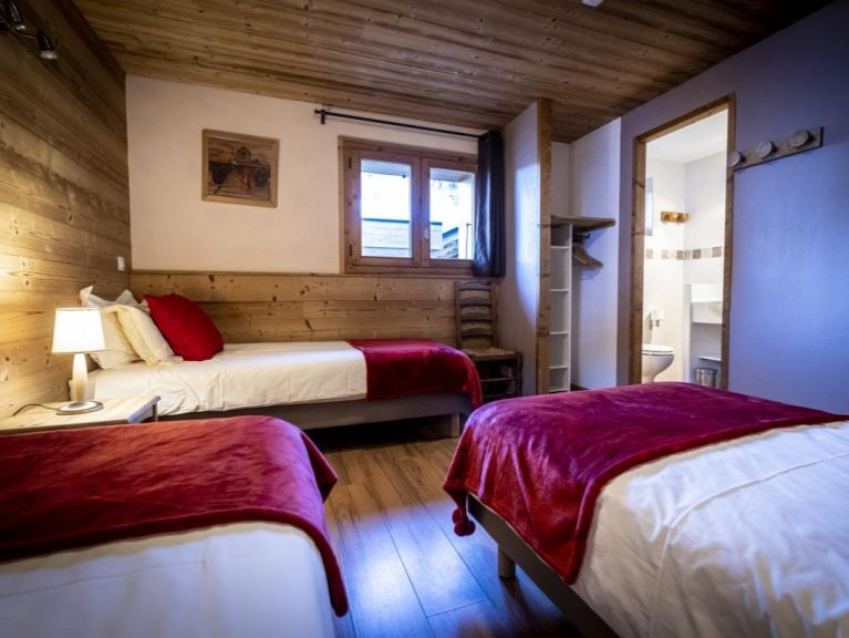 Chalet du Cocoon Pierra Menta 2 with sauna and shared outdoor hot tub