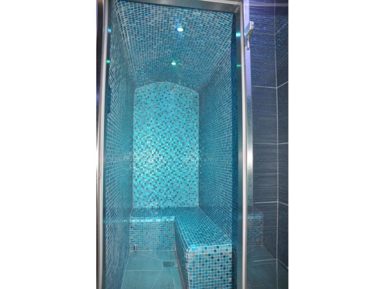 Chalet le Mas des Neiges with whirlpool and hammam