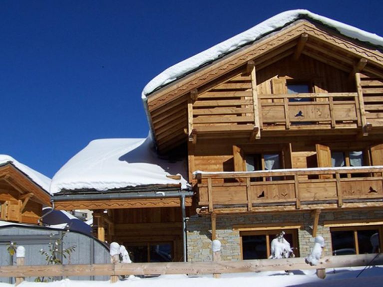 Chalet Le Renard Lodge with private pool and sauna