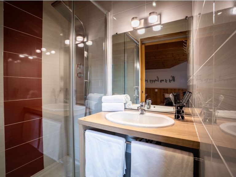Chalet Lacuzon with private sauna