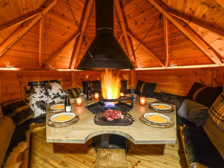 Chalet du Cocoon Mont-Blanc with outdoor hot tub
