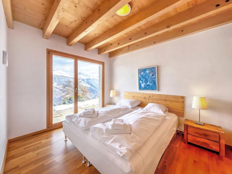 Chalet sur Piste with private sauna