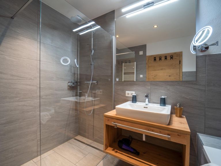 Chalet-apartment Pettneu Top 2