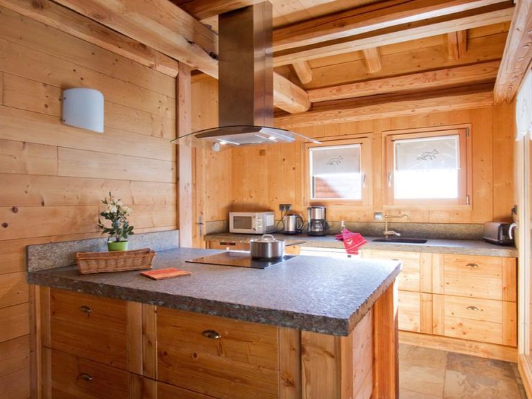 Chalet Le Renard Lodge with private pool and sauna