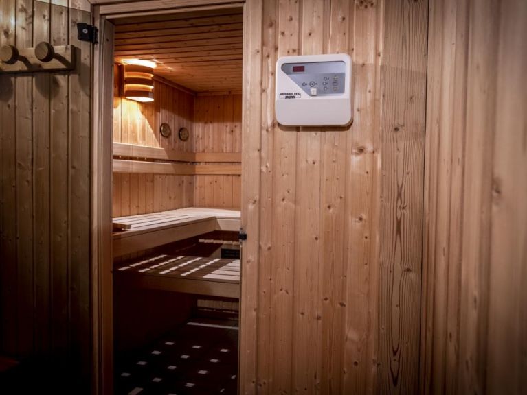 Chalet du Cocoon Pierra Menta 1 with sauna and shared outdoor hot tub