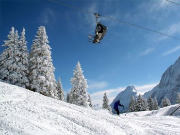Ski lift chair lift