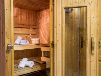 Chalet Lacuzon with private sauna and outdoor whirlpool-2