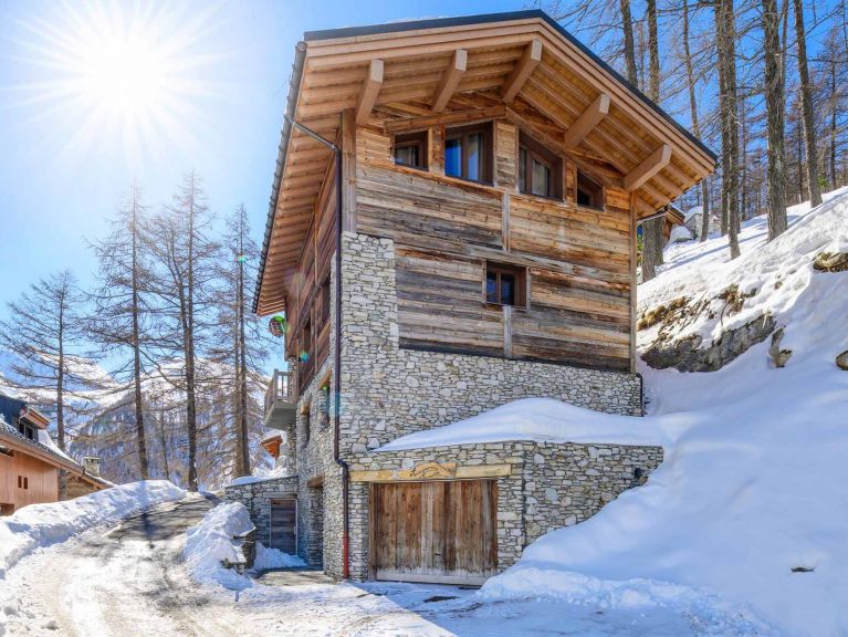 Chalet Acajuma Sunday to Sunday