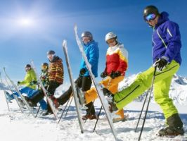 Group skiing