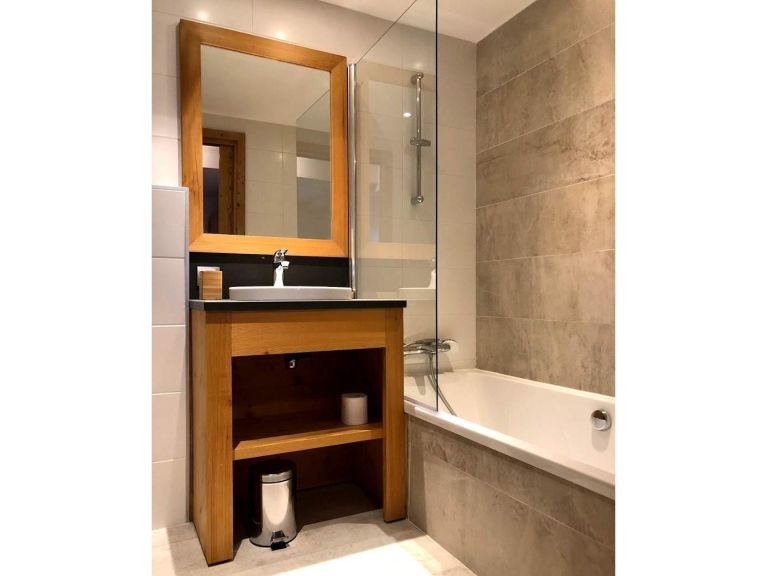 Chalet Caseblanche Lea with wood stove, sauna and whirlpool