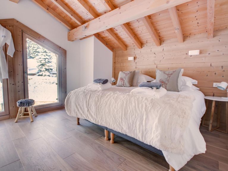 Chalet Les Trois Bonheurs with outdoor whirlpool