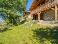Chalet Les Oisillons with outdoor sauna-30