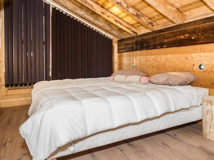 Chalet Les Bucherons with outdoor hot tub