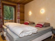 Chalet Les Bucherons with outdoor hot tub-26