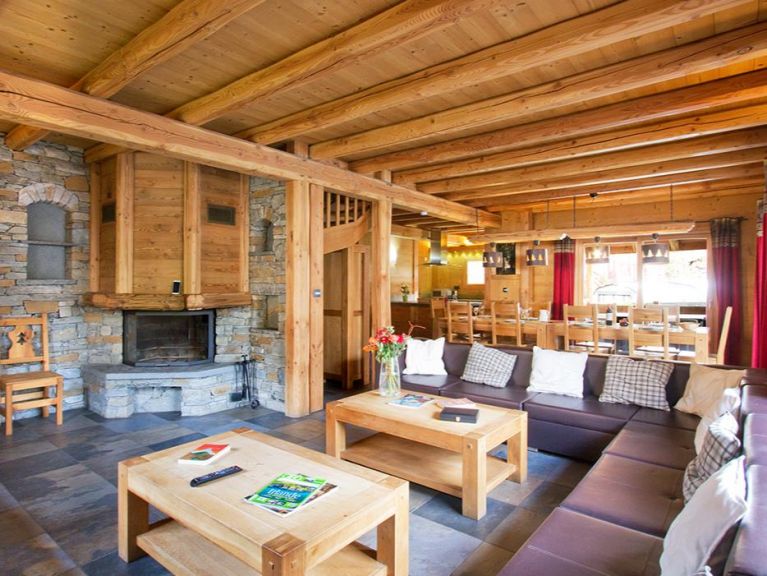 Chalet Le Renard Lodge with private pool and sauna