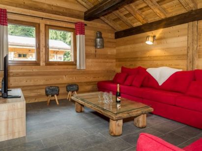 Chalet Les Bucherons with outdoor hot tub-2