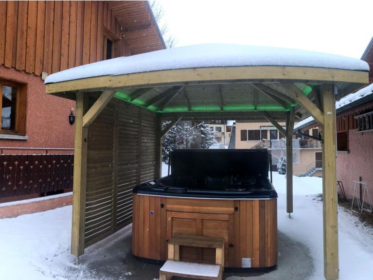 Chalet Lacuzon with private sauna and outdoor whirlpool
