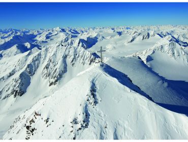 Ski village A winter sport village with 3 different mountains, views and scenery-7