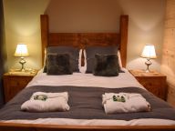 Chalet Imperial with sauna and outdoor whirlpool-13