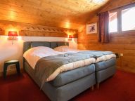 Chalet Le Hameau des Marmottes with family room and sauna-34