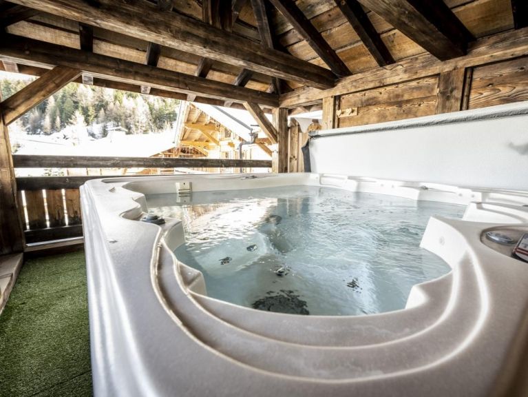 Chalet du Cocoon Pierra Menta 1 with sauna and shared outdoor hot tub