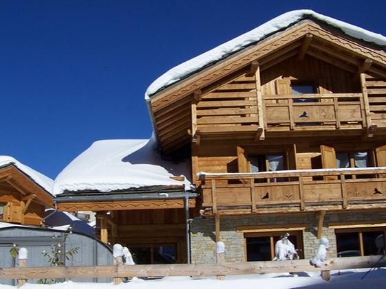 Chalet Le Loup Lodge with private pool and sauna