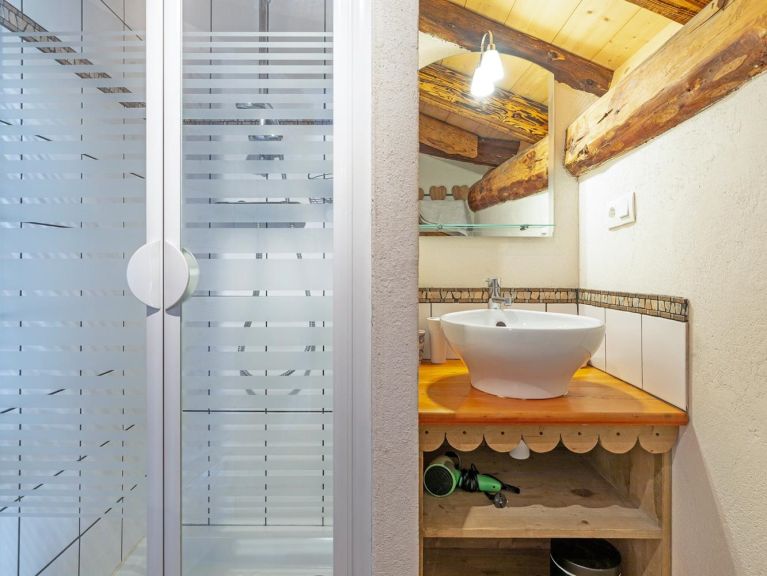 Chalet de Claude with private sauna