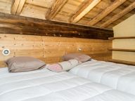 Chalet Les Bucherons with outdoor hot tub-28