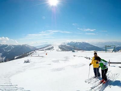 Ski village Ski village with spa retreat, apres-ski and neat slopes-1