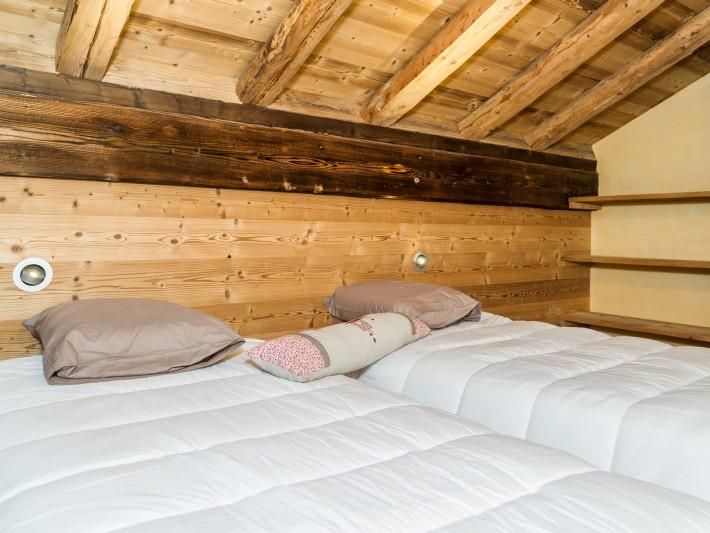 Chalet Les Bucherons with outdoor hot tub